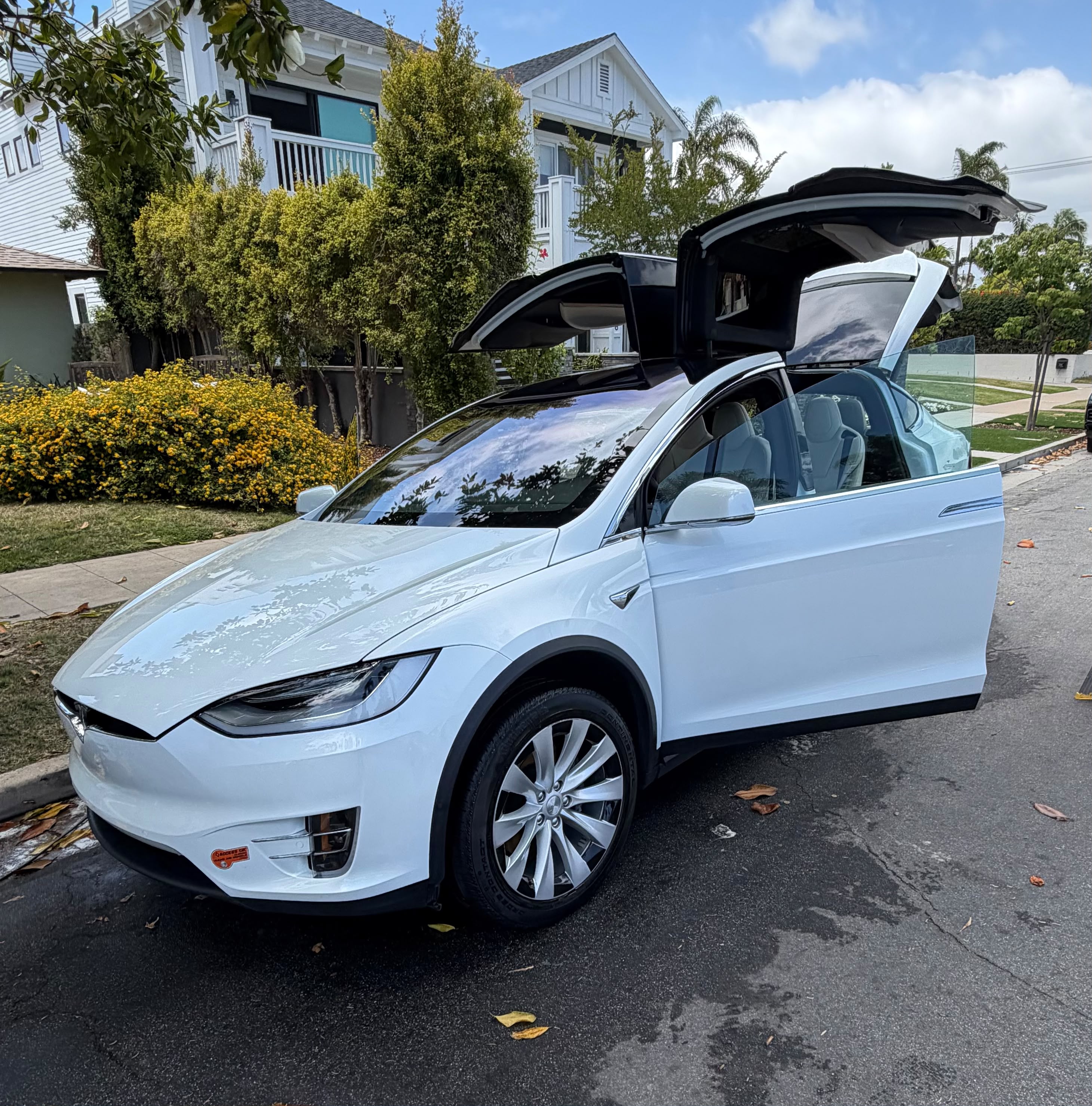 Mobile car detailing in Riverside & San Diego County, electric SUV with a streak-free gloss finish, detailed on the customer's street